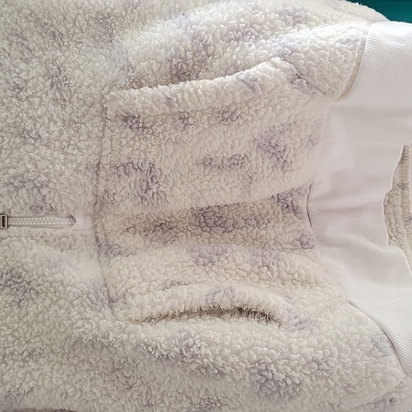 Calvin Klein hoodie. Children's Small. Cream with purple spots. Half zip. - Picture 7 of 7